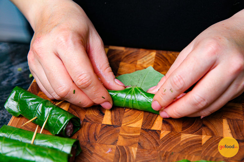 Mẹ đảm lưu ngay cách làm bò nướng lá lốt chiêu đãi cả nhà